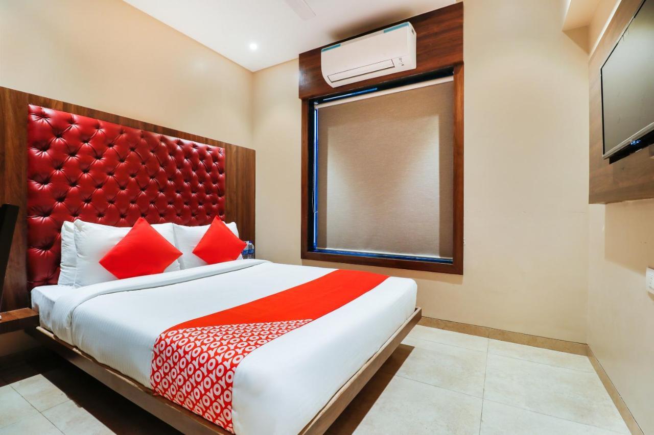 Oyo 70475 Hotel Sea Breeze Мумбаи Экстерьер фото