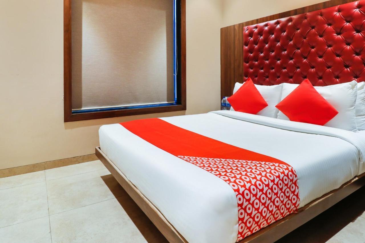 Oyo 70475 Hotel Sea Breeze Мумбаи Экстерьер фото